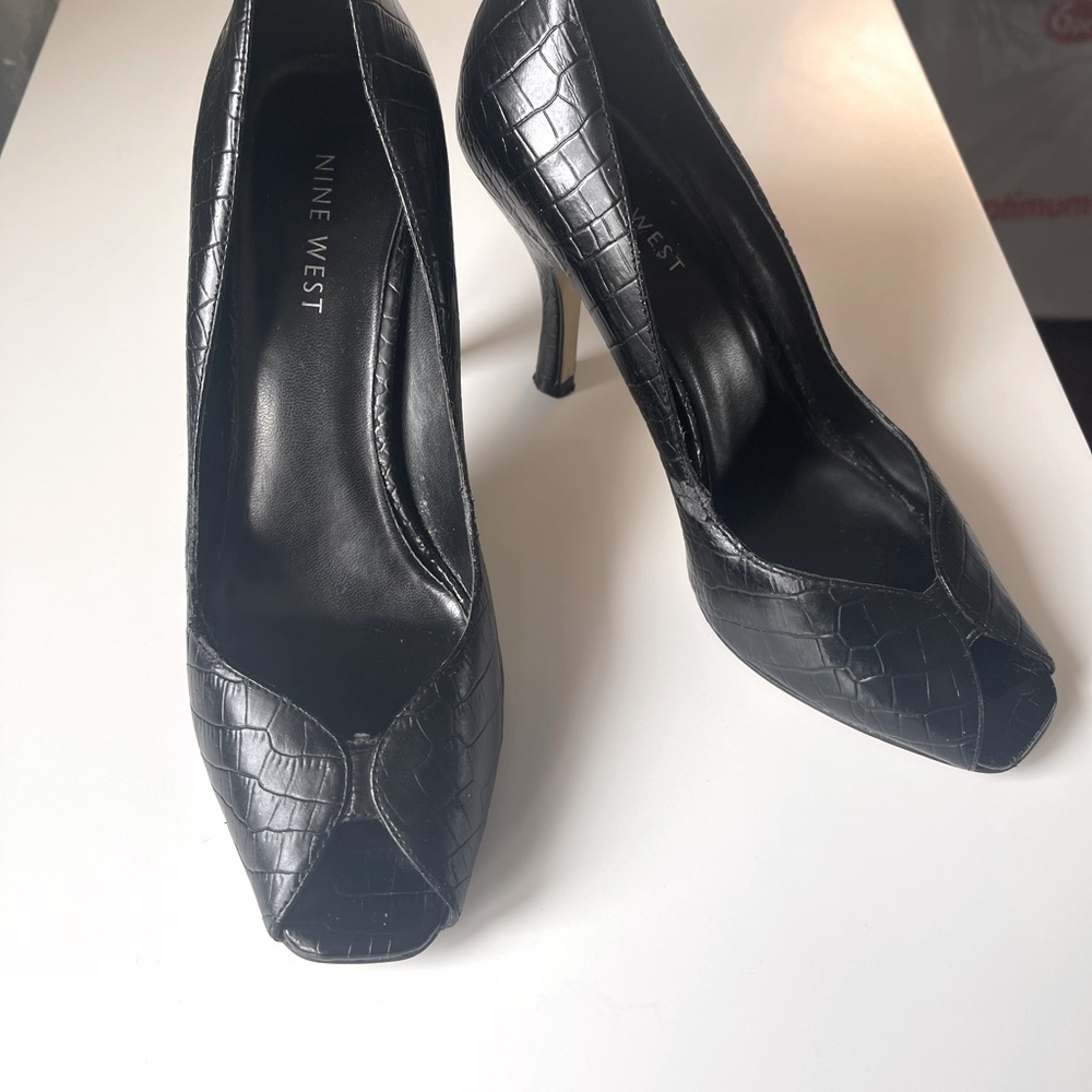 Women’s Nine West open toe heel shoes